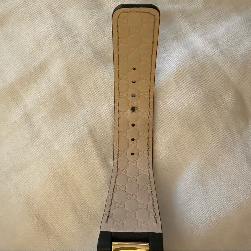 Gucci Interlocking G Watch – Model 133.3 (Black/Gold) - Picture 6 of 9